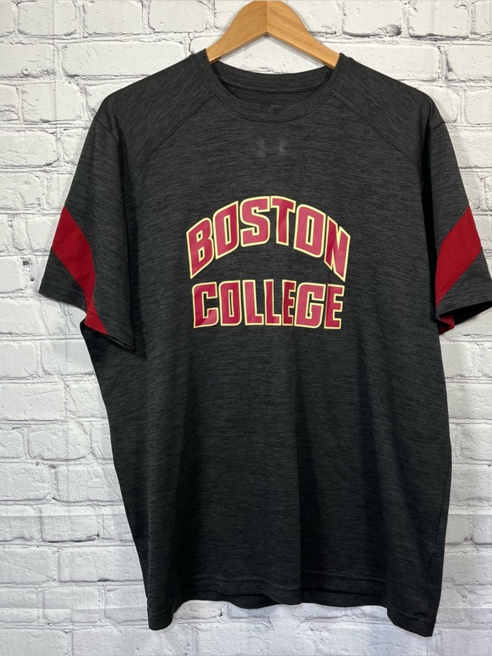 Under Armour HeatGear Boston College Eagles Shirt Mens Size XL Black Logo